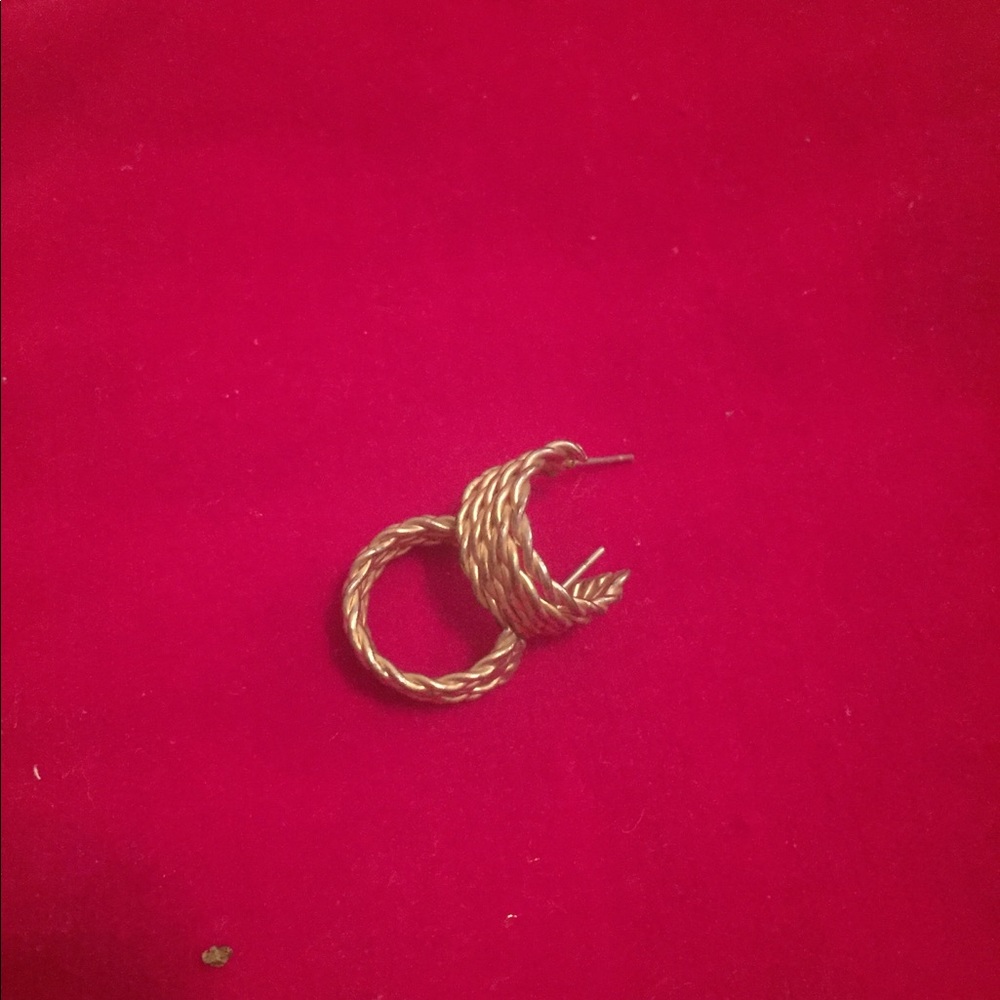 Earring - Picture 2 of 5